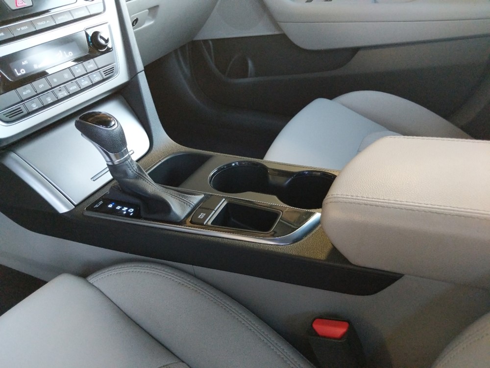 2017 Hyundai Sonata - Center Console/Cup Holders