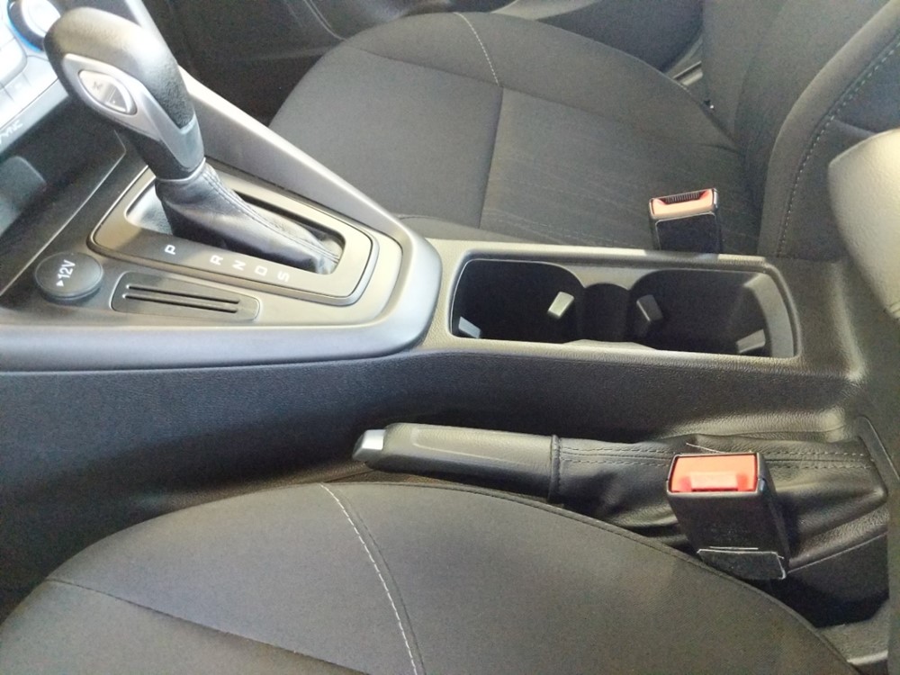 2018 Ford Focus - Center Console/Cup Holders