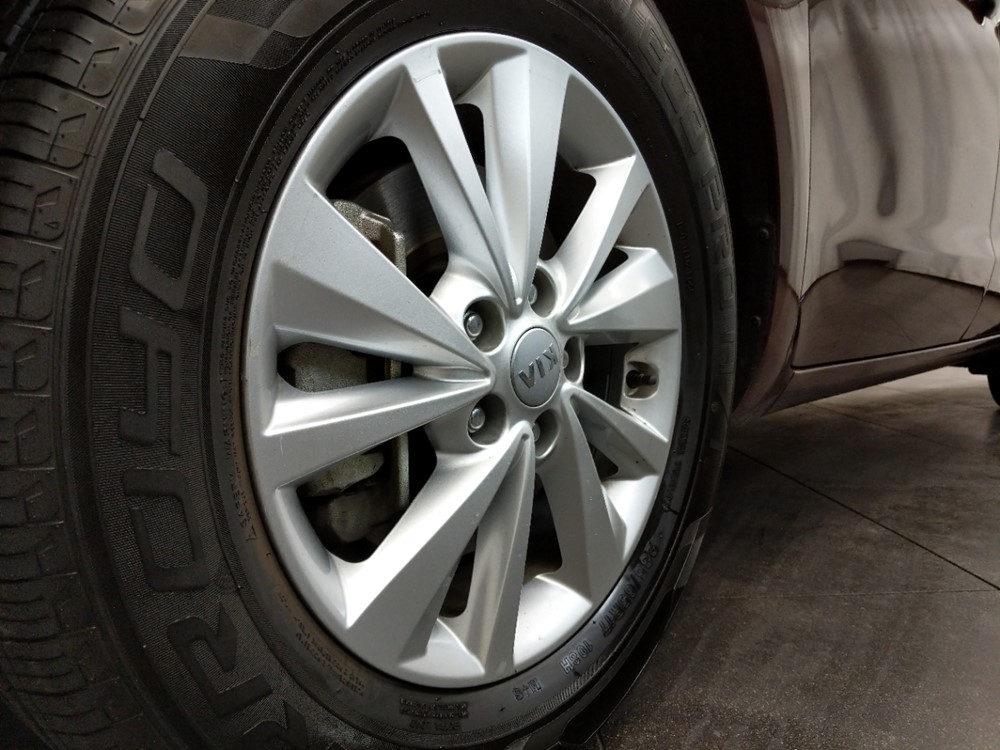 2017 Kia Sedona - Wheel