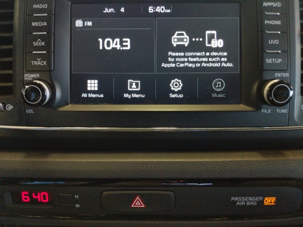 2017 Kia Sedona - Stereo Package