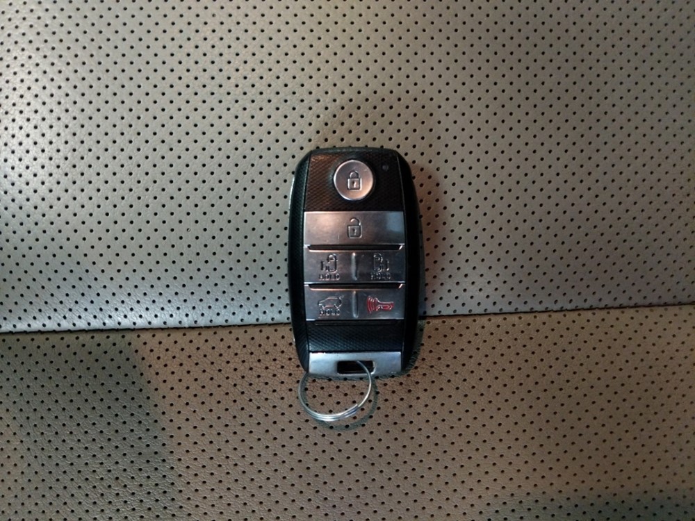 2017 Kia Sedona - Keys
