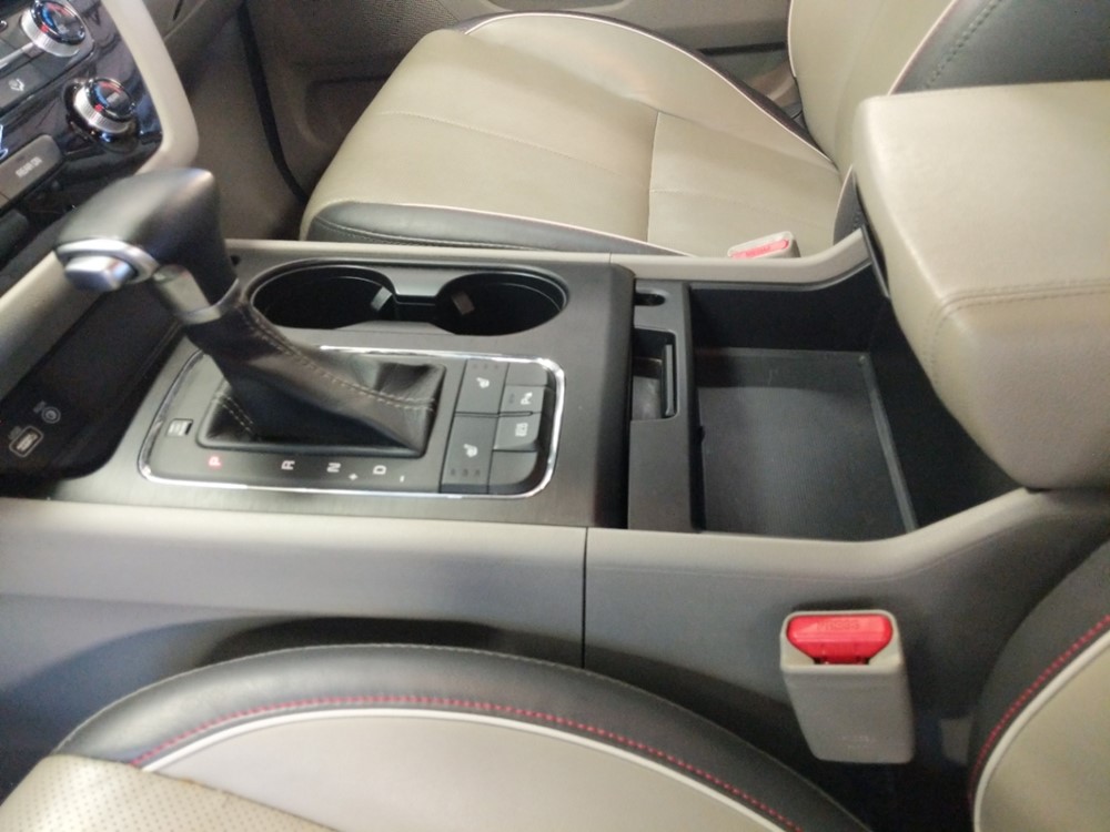2017 Kia Sedona - Center Console/Cup Holders
