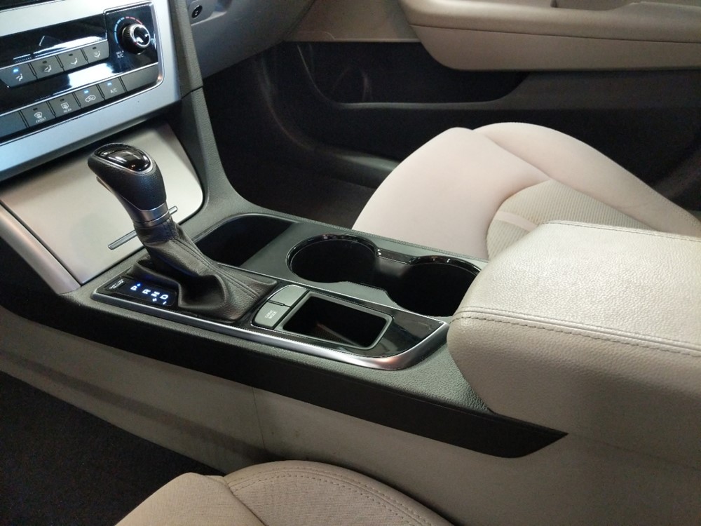2017 Hyundai Sonata - Center Console/Cup Holders