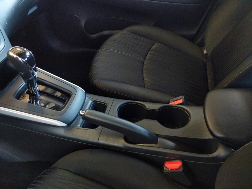 2018 Nissan Sentra - Center Console/Cup Holders