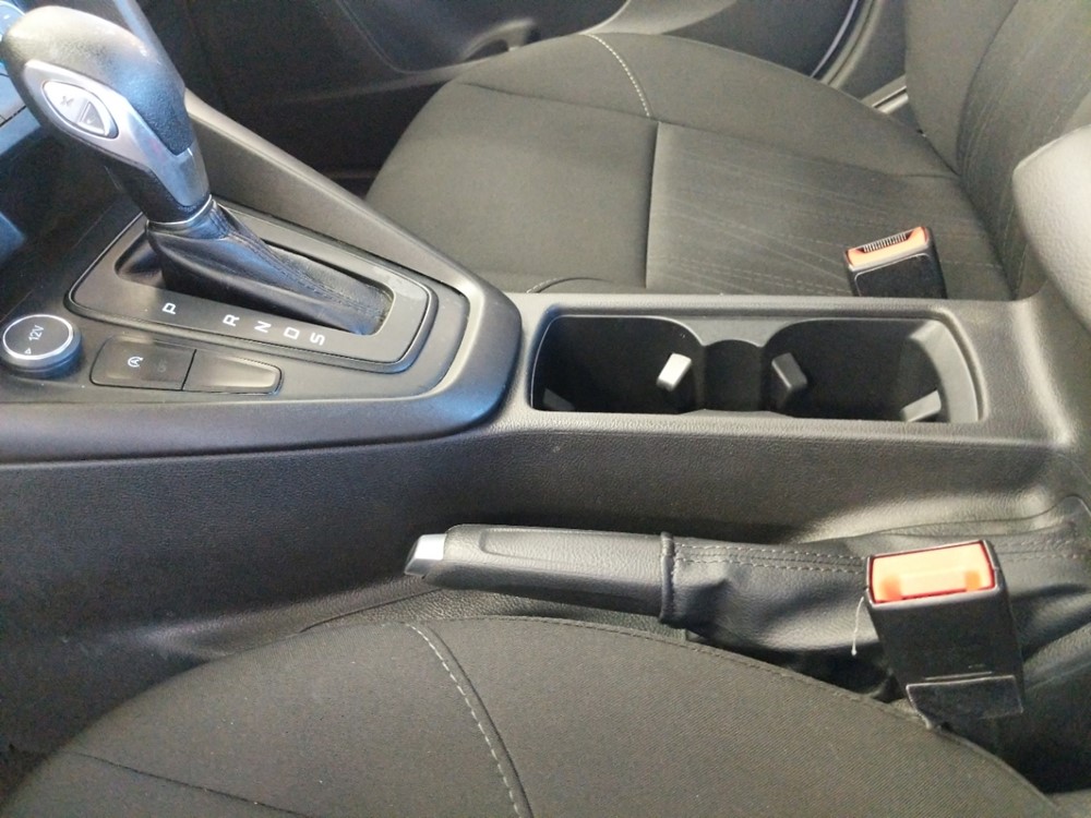 2018 Ford Focus - Center Console/Cup Holders