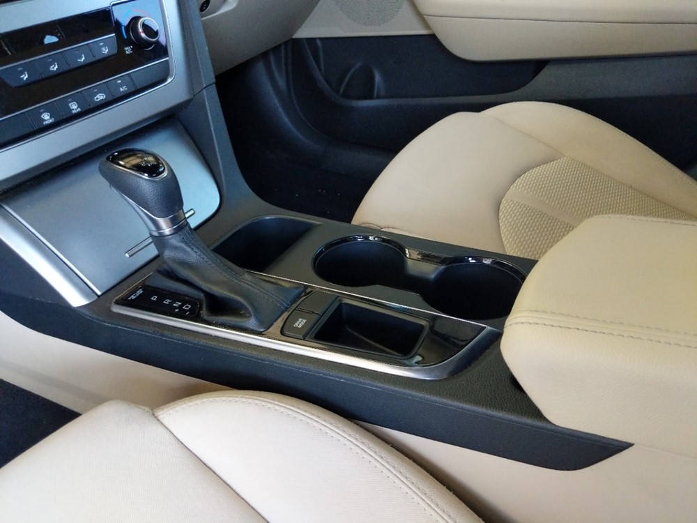 2015 Hyundai Sonata - Center Console/Cup Holders