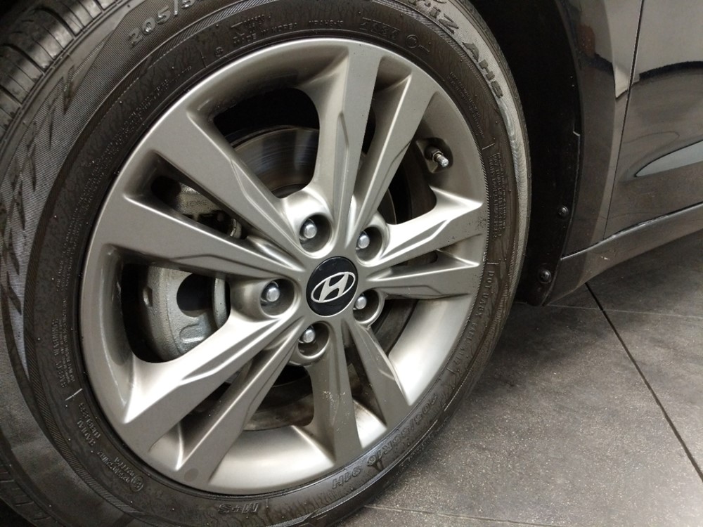 2018 Hyundai Elantra - Wheel