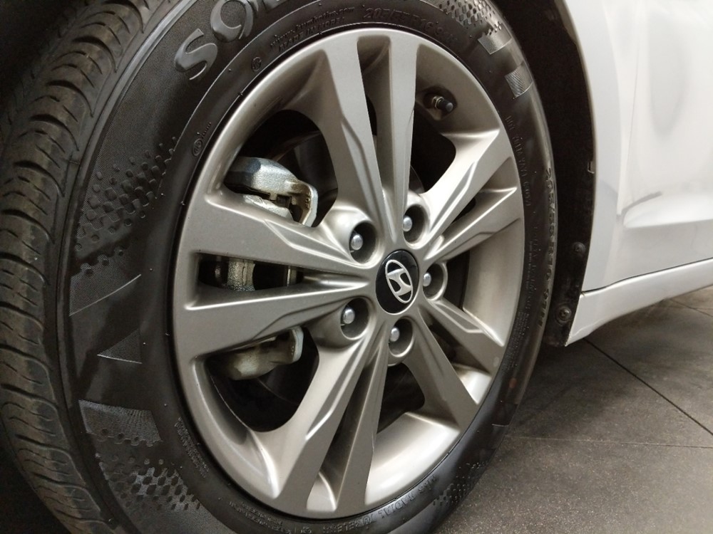 2018 Hyundai Elantra - Wheel