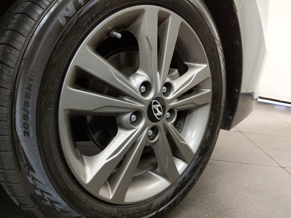 2018 Hyundai Elantra - Wheel