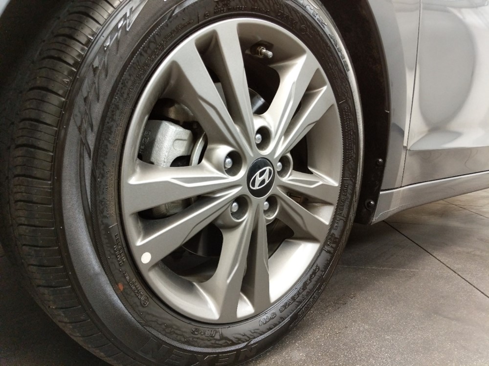 2018 Hyundai Elantra - Wheel