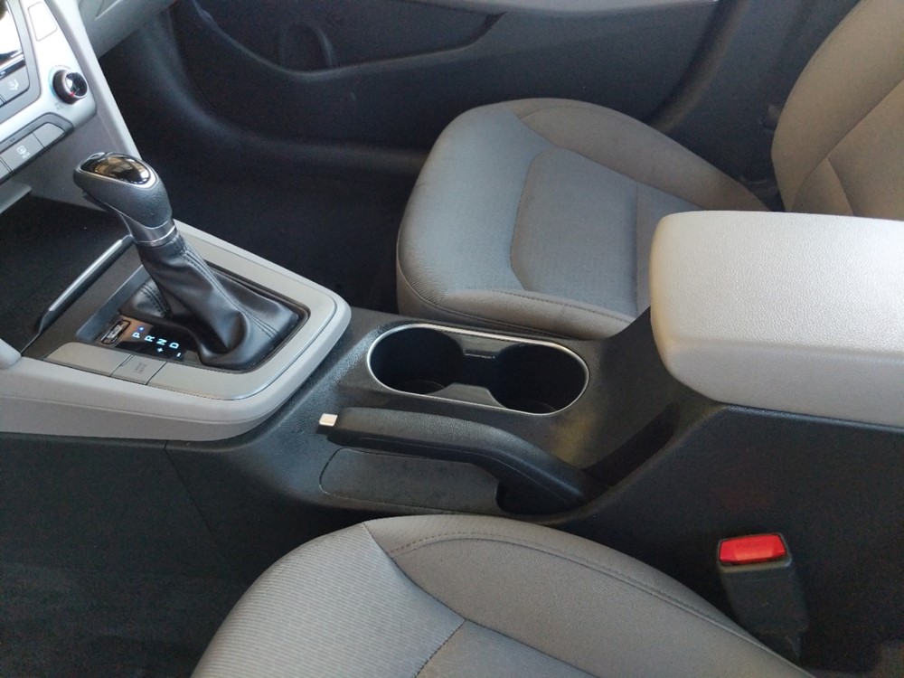 2018 Hyundai Elantra - Center Console/Cup Holders
