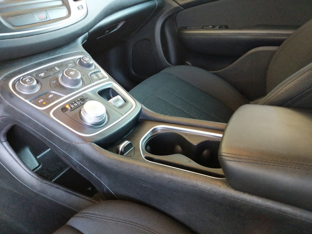 2016 Chrysler 200 - Center Console/Cup Holders