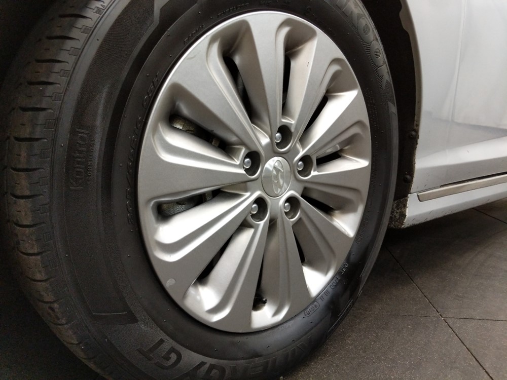 2017 Hyundai Sonata - Wheel
