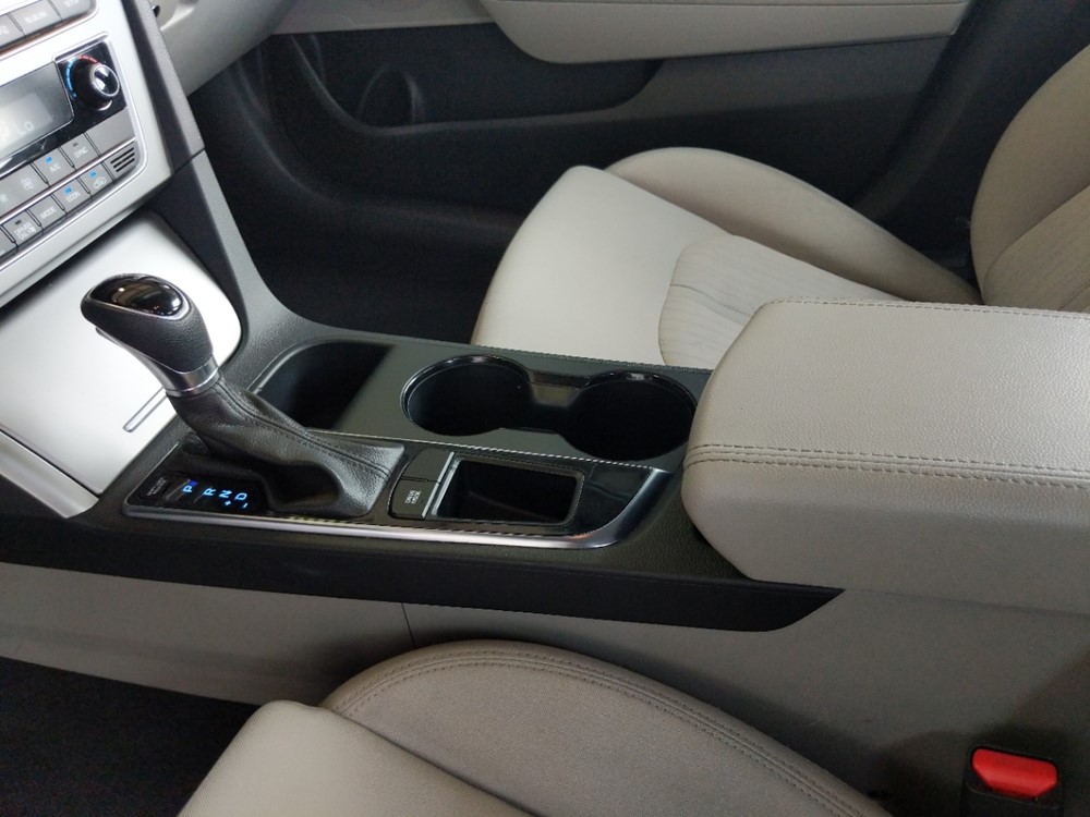 2017 Hyundai Sonata - Center Console/Cup Holders