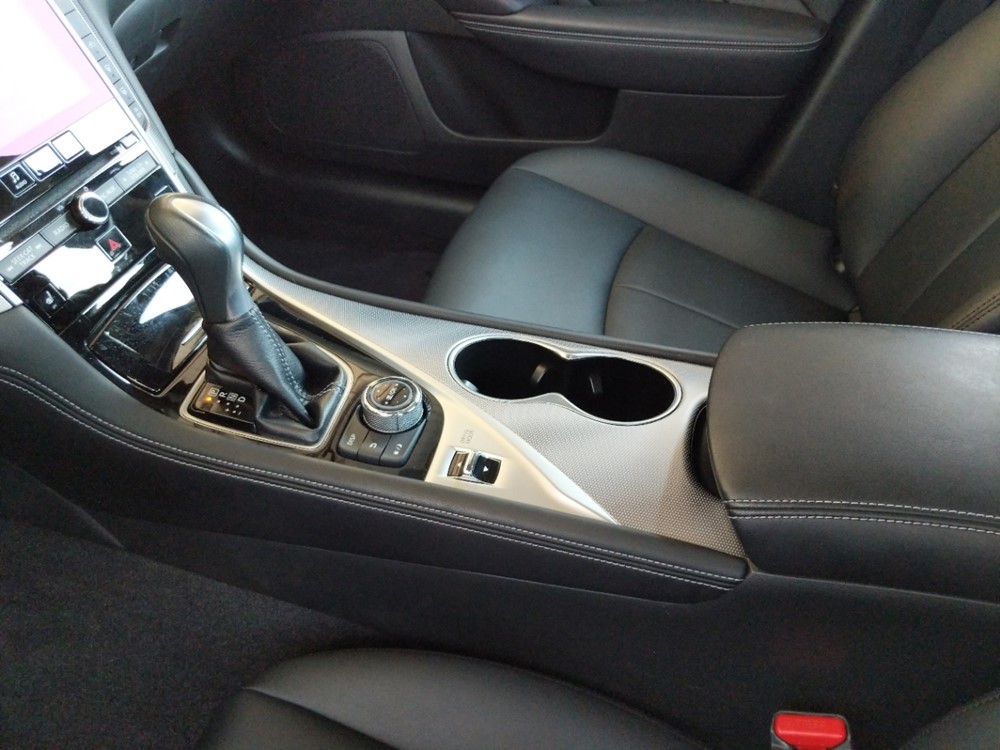 2015 INFINITI Q50 - Center Console/Cup Holders