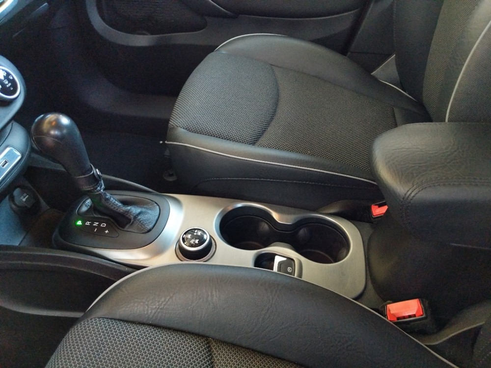 2016 FIAT 500X - Center Console/Cup Holders