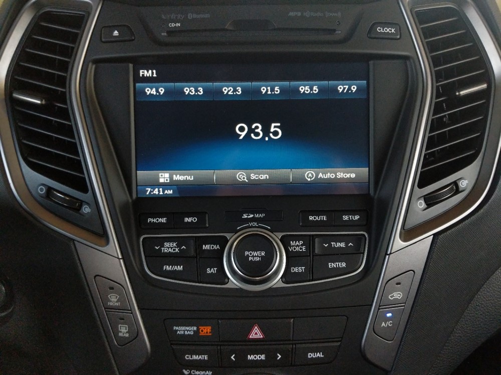 2013 Hyundai Santa Fe - Stereo Package