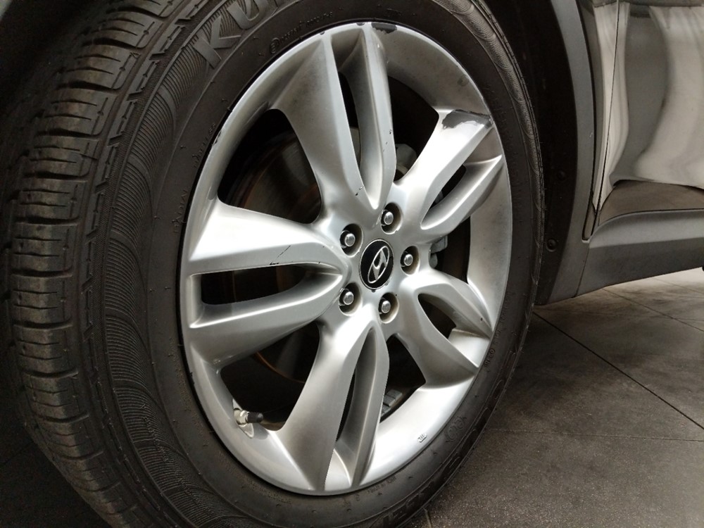 2013 Hyundai Santa Fe - Wheel