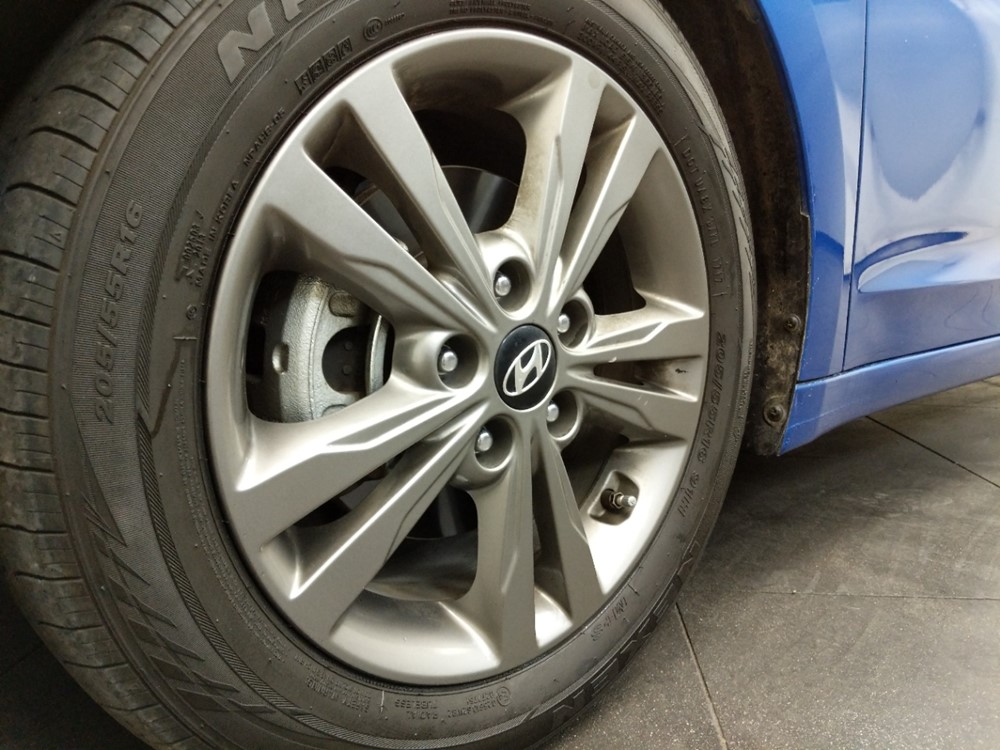 2018 Hyundai Elantra - Wheel
