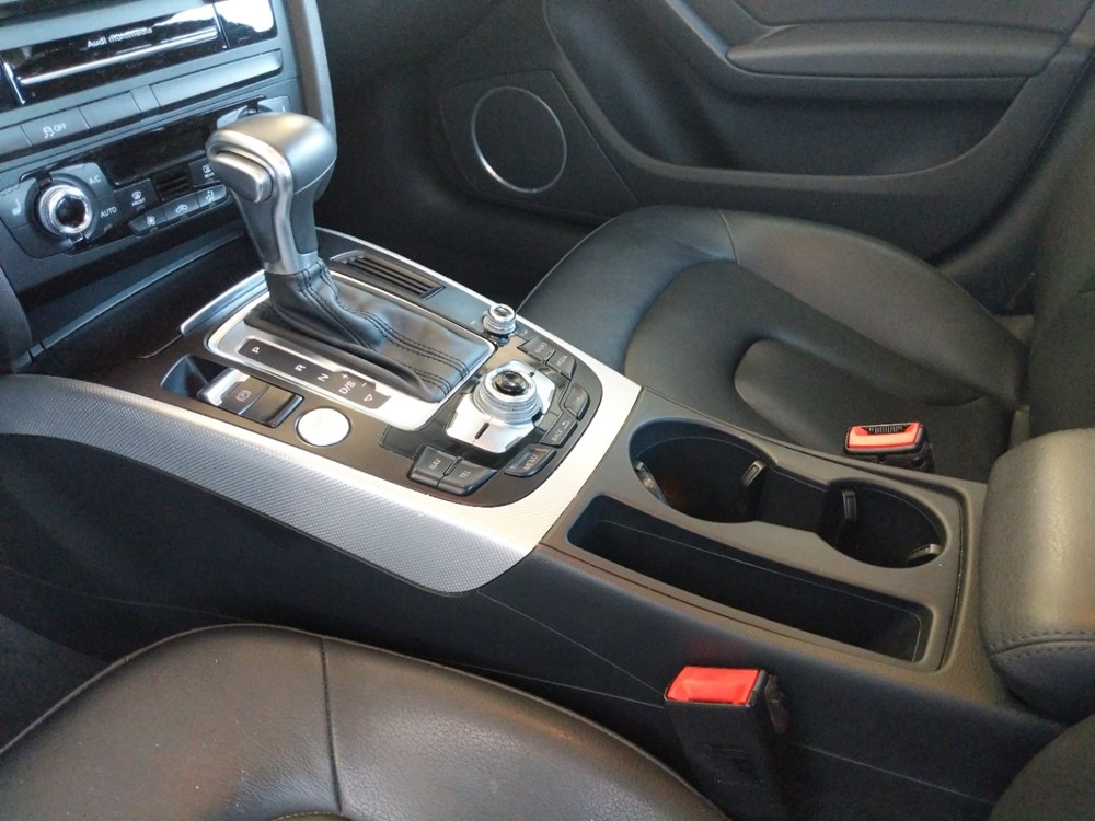 2016 Audi A4 - Center Console/Cup Holders