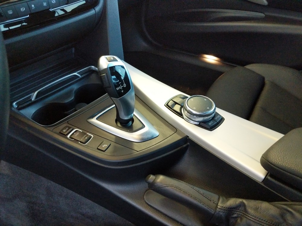 2016 BMW 320i - Center Console/Cup Holders