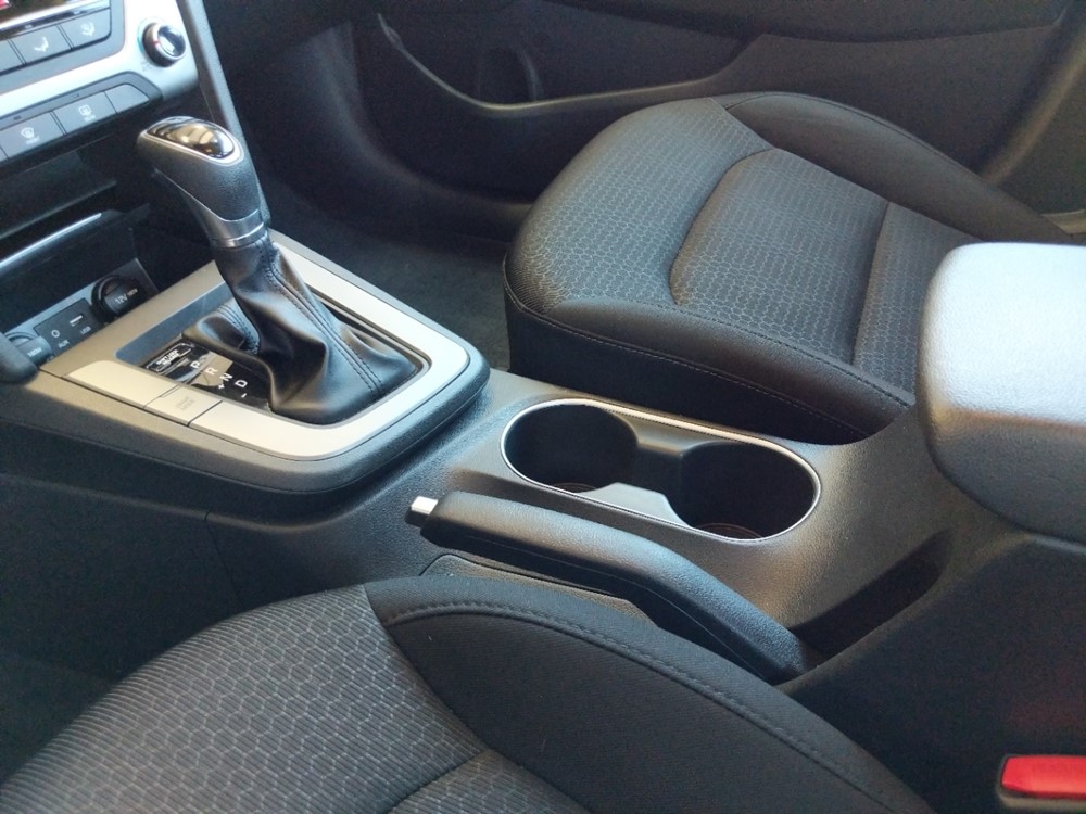 2018 Hyundai Elantra - Center Console/Cup Holders