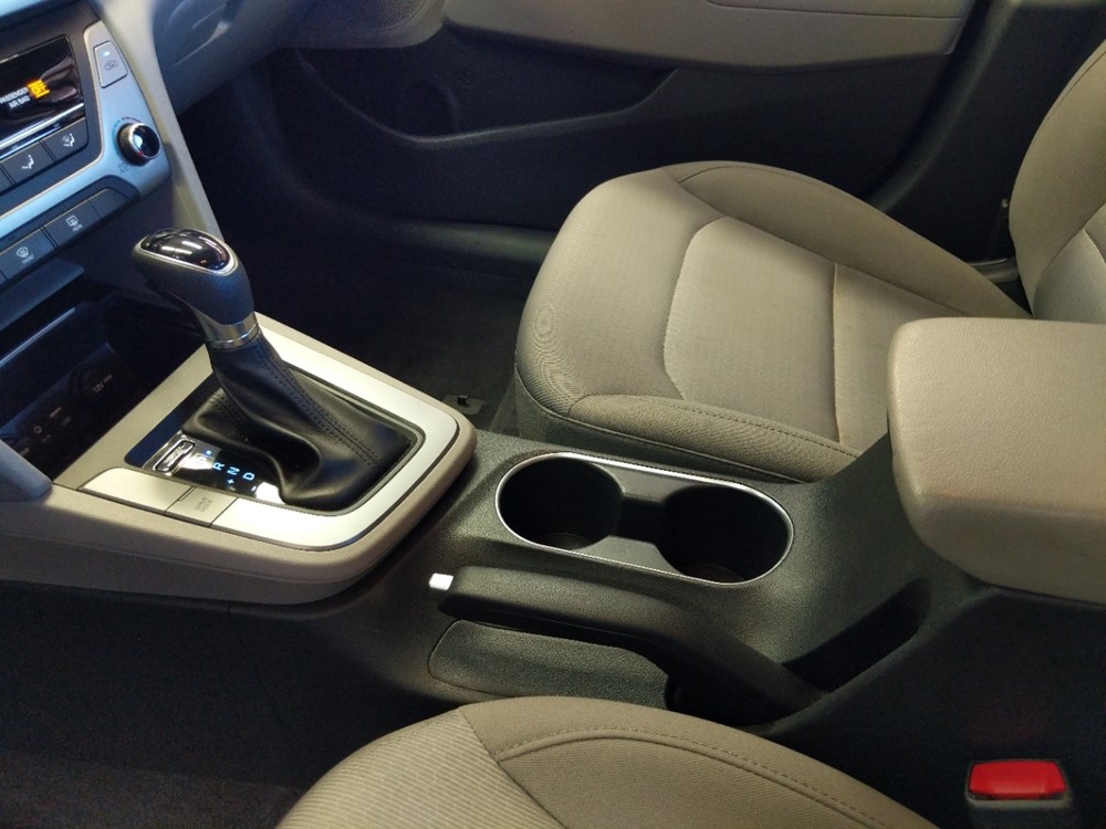 2018 Hyundai Elantra - Center Console/Cup Holders