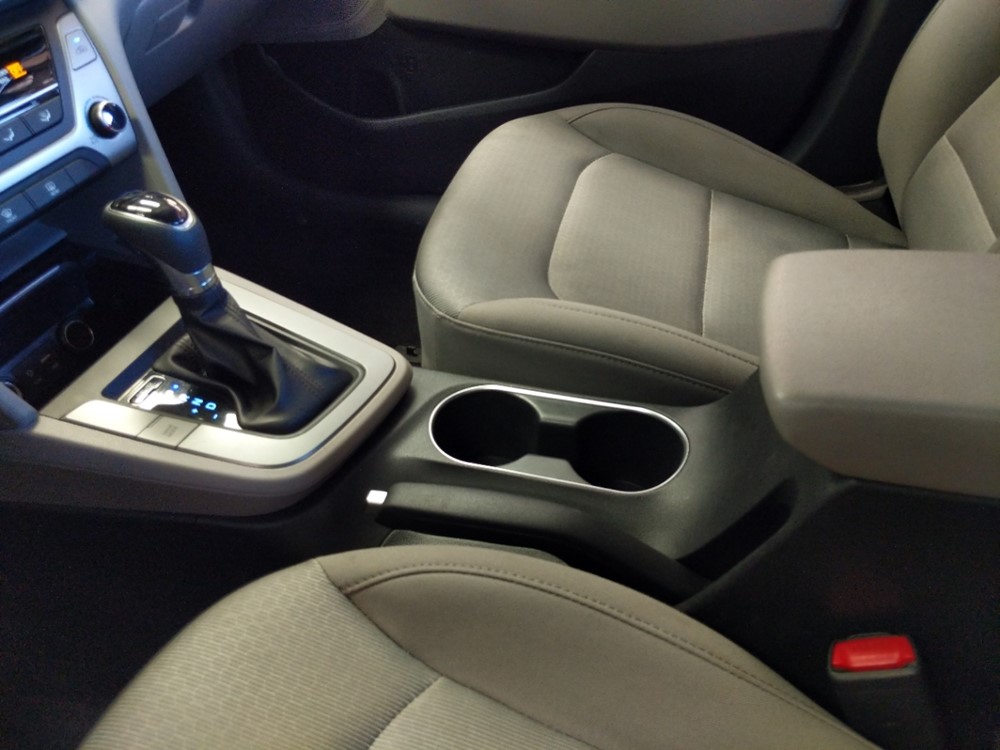2018 Hyundai Elantra - Center Console/Cup Holders