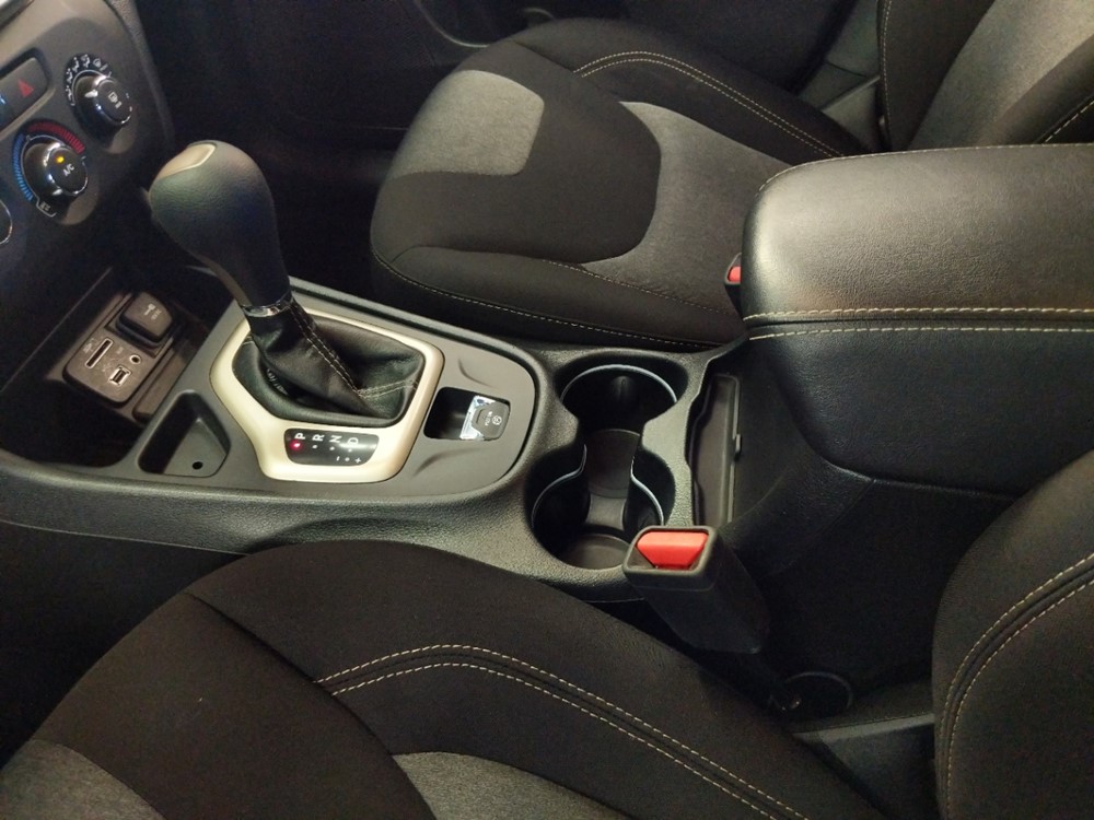 2018 Jeep Cherokee - Center Console/Cup Holders