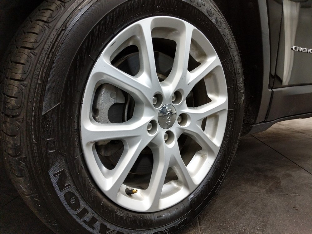 2018 Jeep Cherokee - Wheel