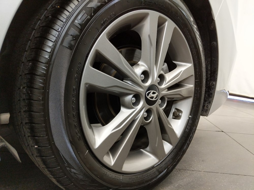 2018 Hyundai Elantra - Wheel