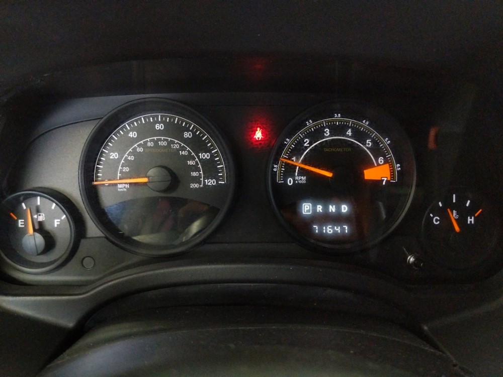 2016 Jeep Patriot - Odometer Close Up