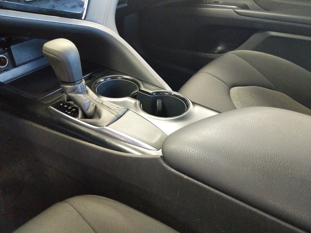 2018 Toyota Camry - Center Console/Cup Holders