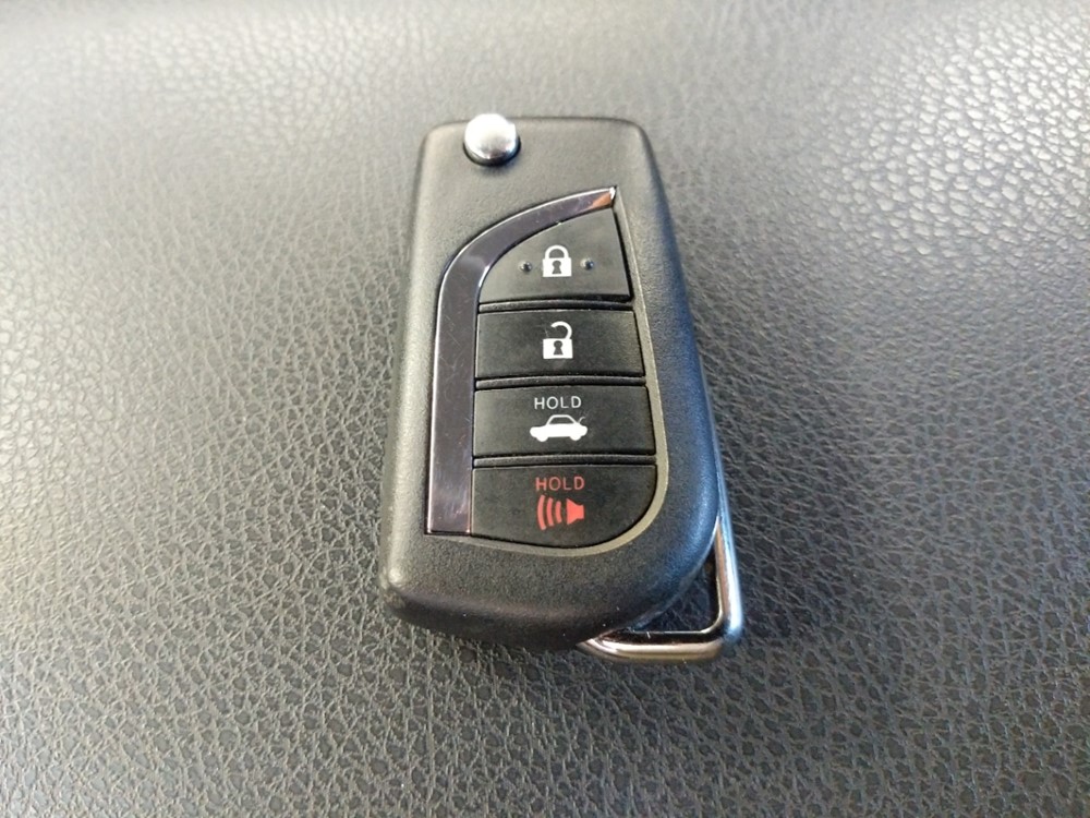 2018 Toyota Camry - Keys