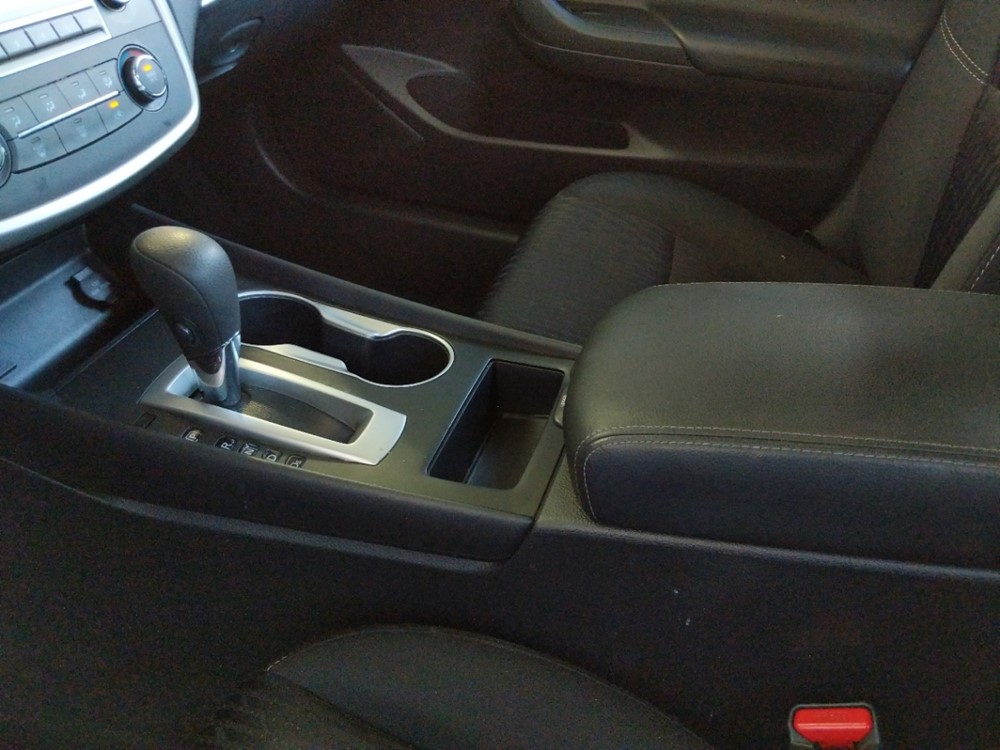 2017 Nissan Altima - Center Console/Cup Holders