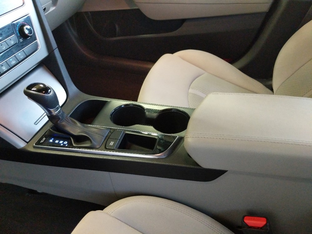 2017 Hyundai Sonata - Center Console/Cup Holders