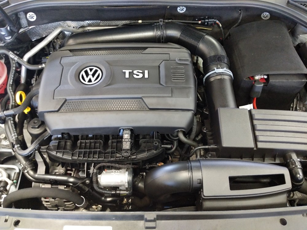 2015 Volkswagen Passat - Engine