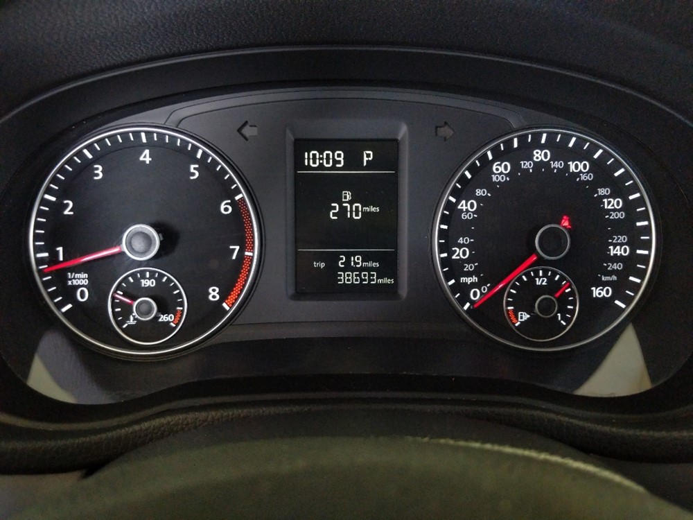 2015 Volkswagen Passat - Odometer Close Up