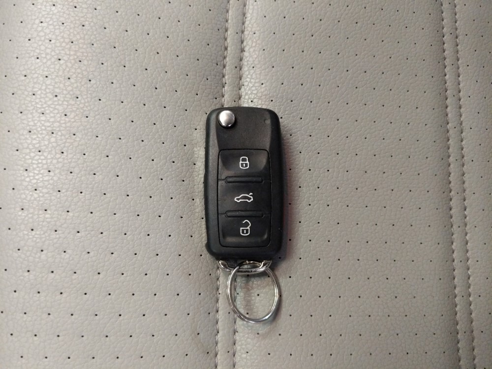 2015 Volkswagen Passat - Keys