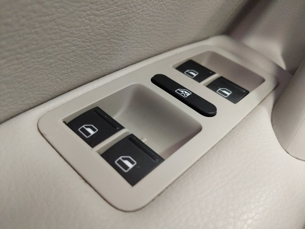 2015 Volkswagen Passat - Driver Power Windows/Lock Control