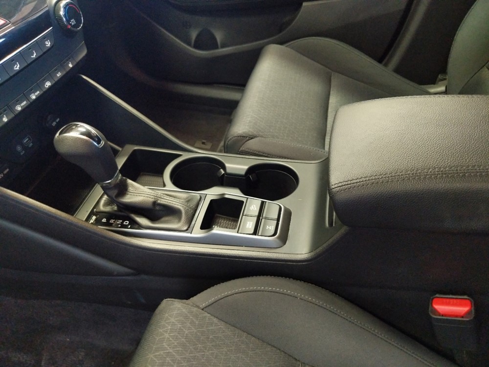 2018 Hyundai Tucson - Center Console/Cup Holders