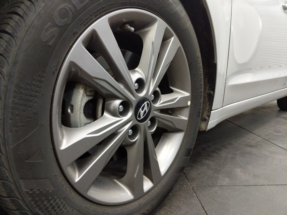 2018 Hyundai Elantra - Wheel