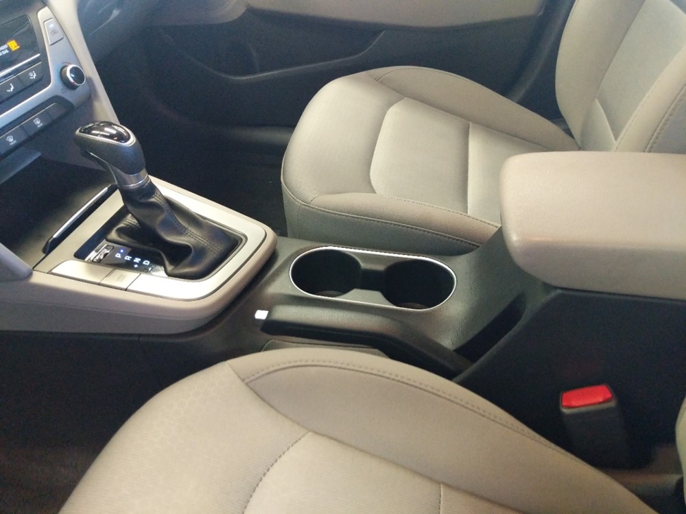 2018 Hyundai Elantra - Center Console/Cup Holders