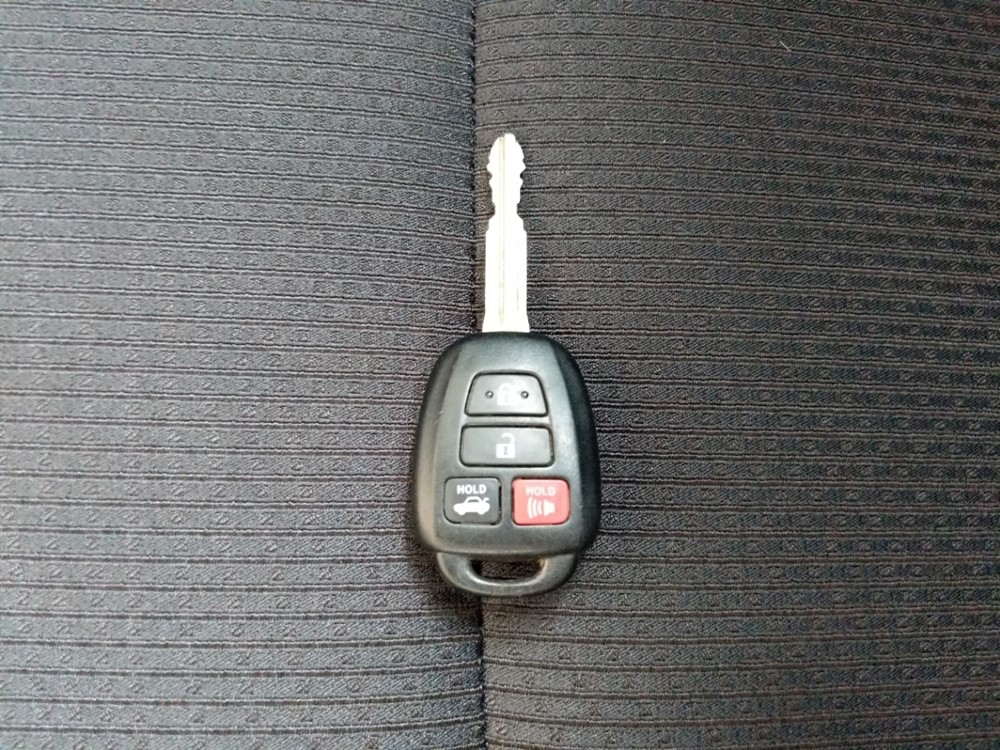 2016 Toyota Camry - Keys