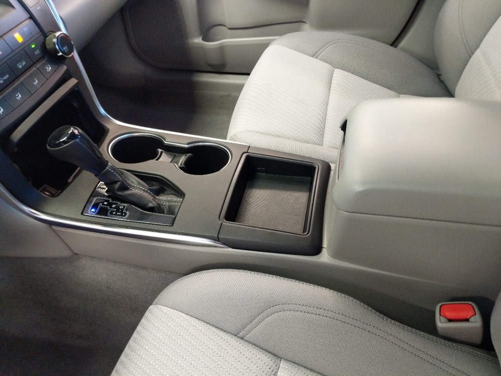 2016 Toyota Camry - Center Console/Cup Holders