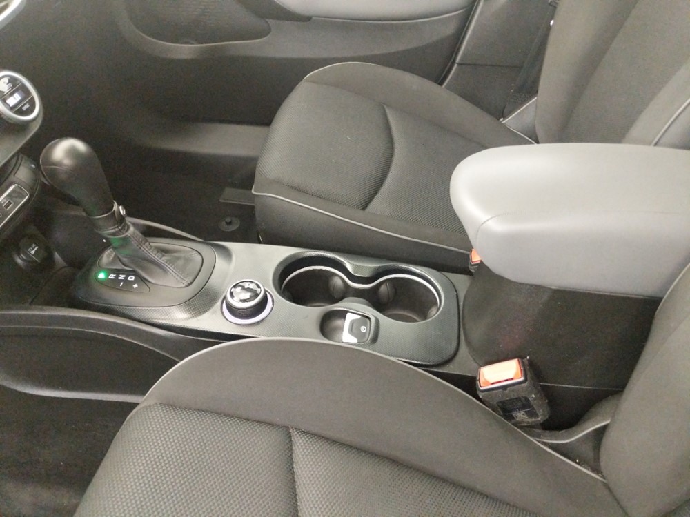 2016 FIAT 500X - Center Console/Cup Holders