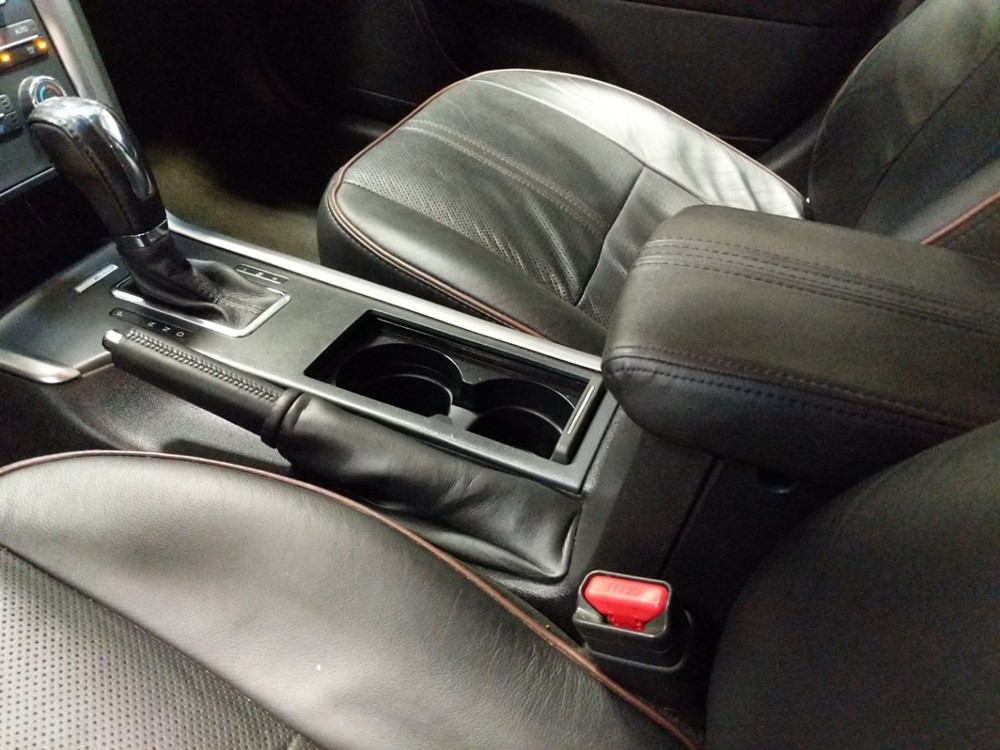 2012 Lincoln MKZ - Center Console/Cup Holders