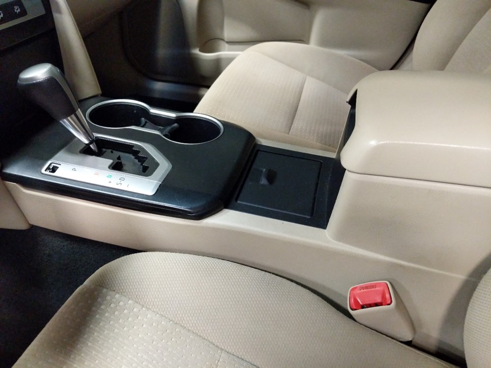 2012 Toyota Camry - Center Console/Cup Holders