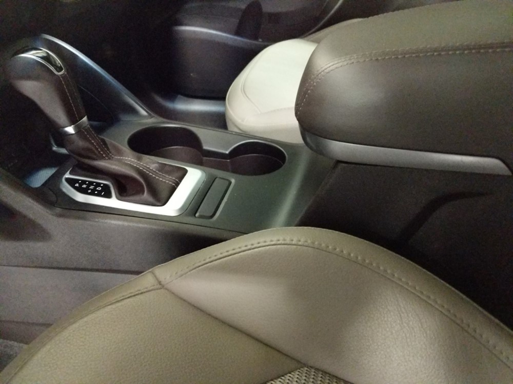 2014 Hyundai Tucson - Center Console/Cup Holders