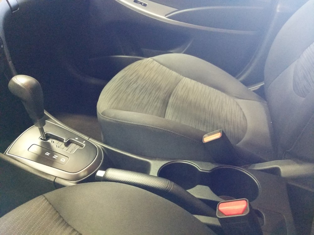 2016 Hyundai Accent - Center Console/Cup Holders